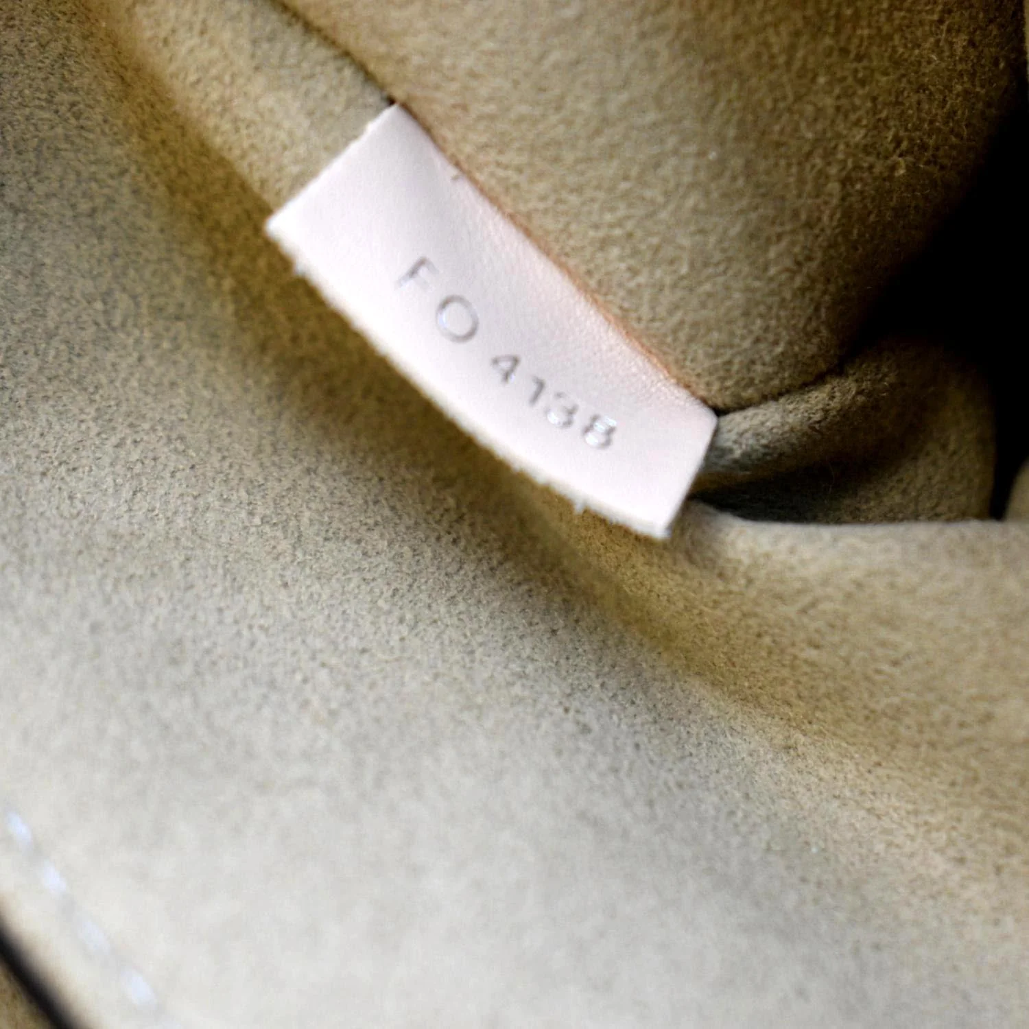 LOUIS VUITTON Very Calfskin Leather Saddle Shoulder Bag Khaki Green - Image 15