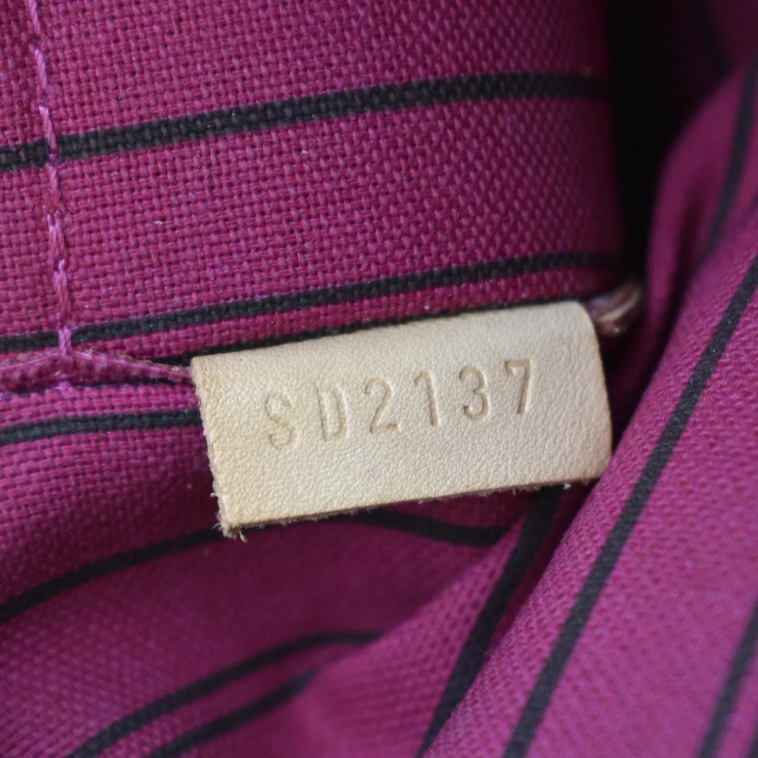 LOUIS VUITTON Neverfull Monogram Canvas Pochette Wristlet Pouch Fuchsia - Image 12