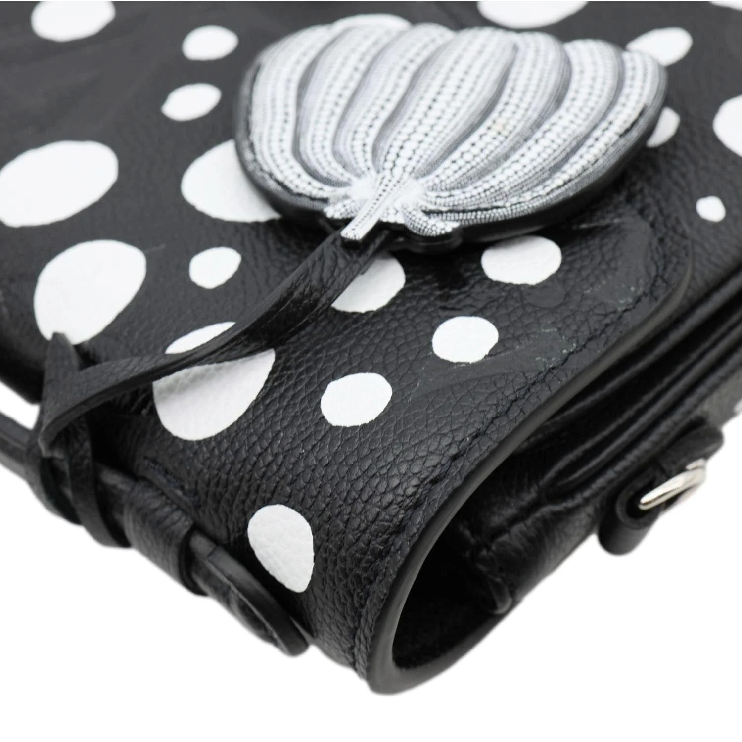 LOUIS VUITTON x YK Metis Pochette Monogram Giant Empreinte Dot Shoulder Bag Black - Image 7