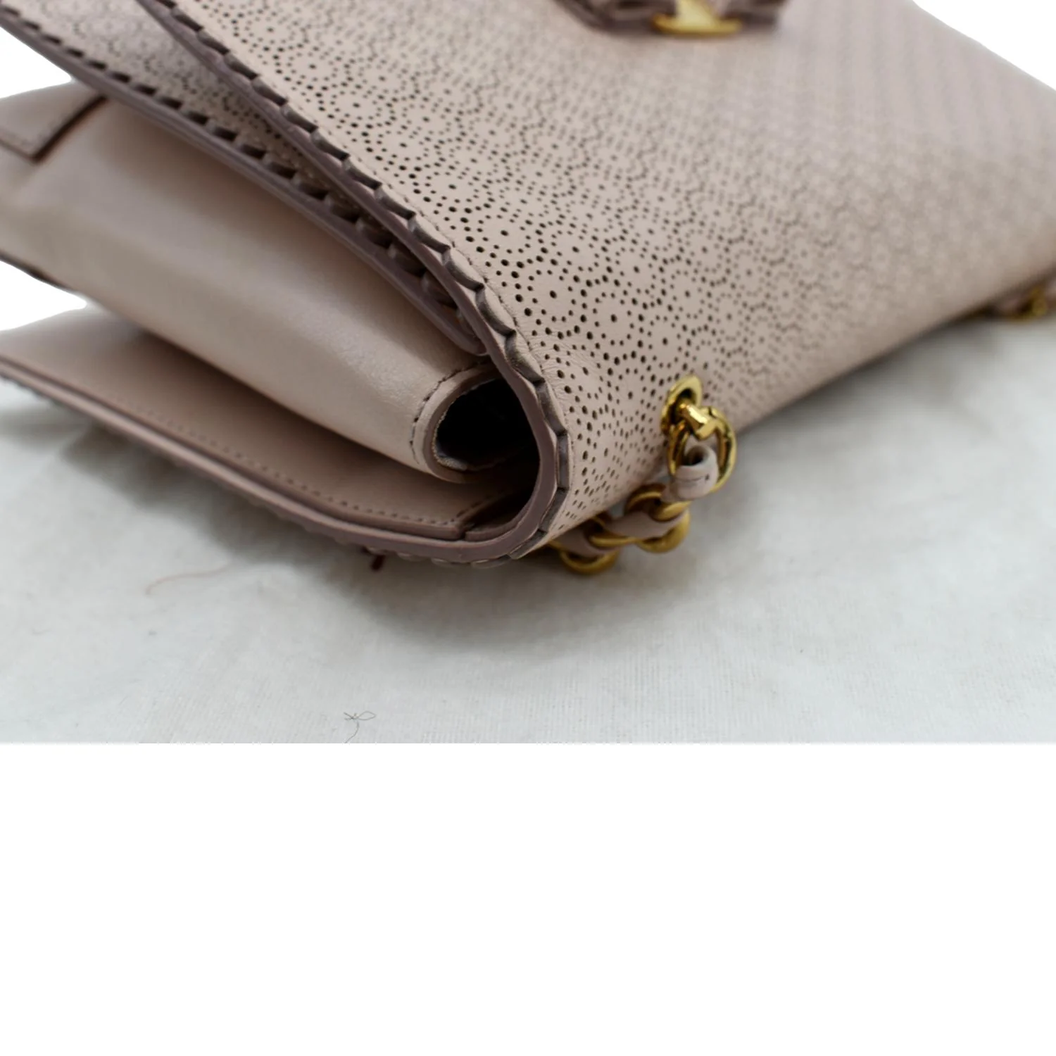 SALVATORE FERRAGAMO Vara Medium Perforated Leather Shoulder Bag Light Pink - Image 5