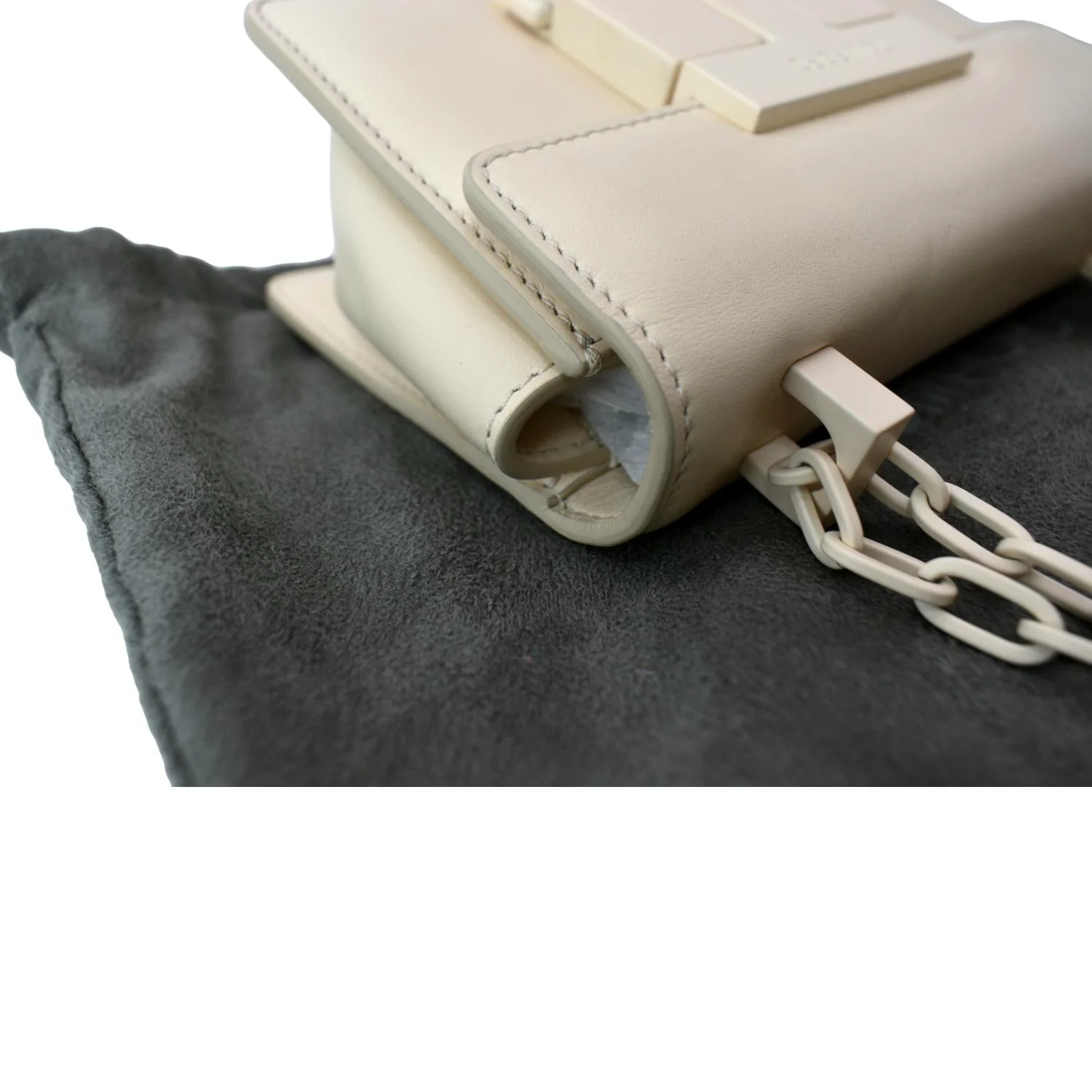 TOM FORD T Clasp Small Leather Shoulder Bag Beige - Image 6