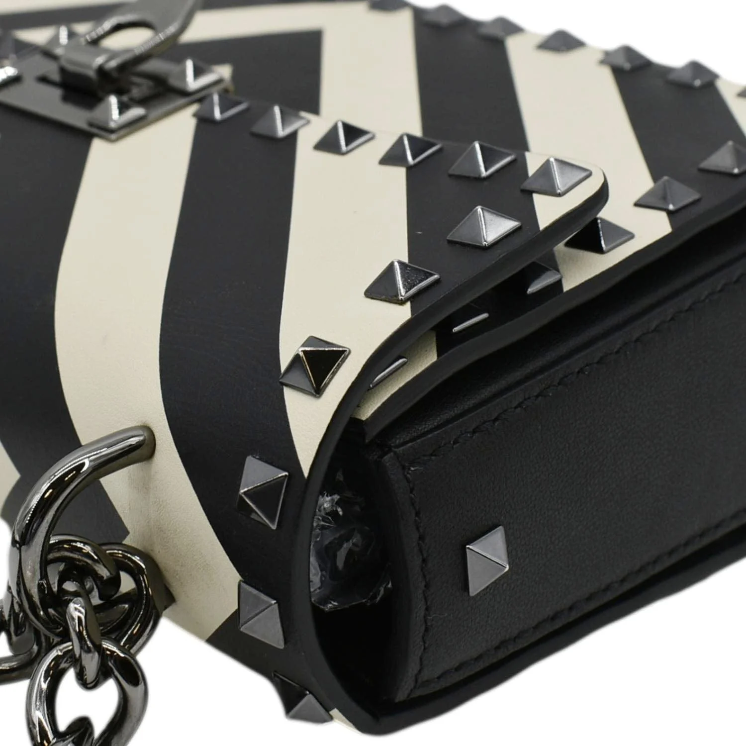VALENTINO Garavani Rockstud V-Stripe Leather Crossbody Bag Black - Image 7