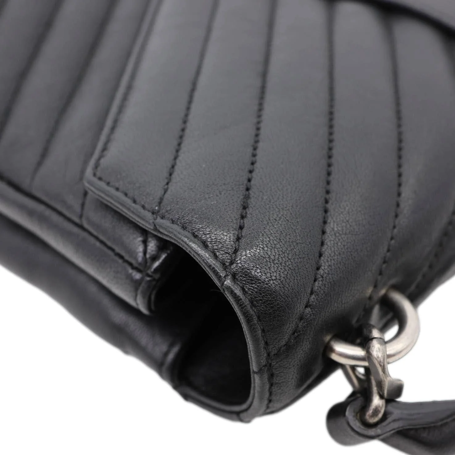 YVES SAINT LAURENT College Medium Monogram Chevron Leather Crossbody Bag Black - Image 7