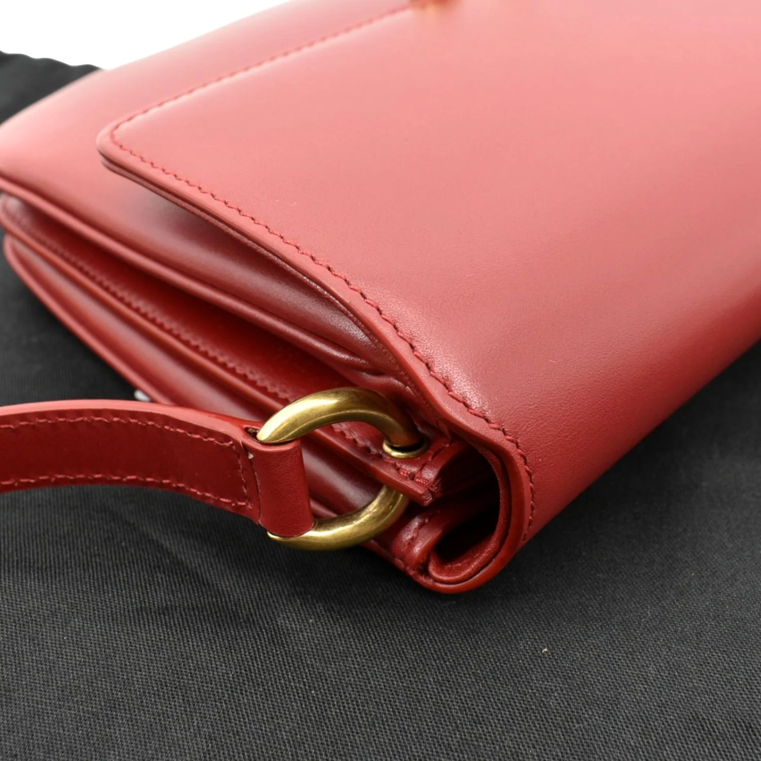 YVES SAINT LAURENT Le Maillon Smooth Leather Shoulder Bag Red - Image 6