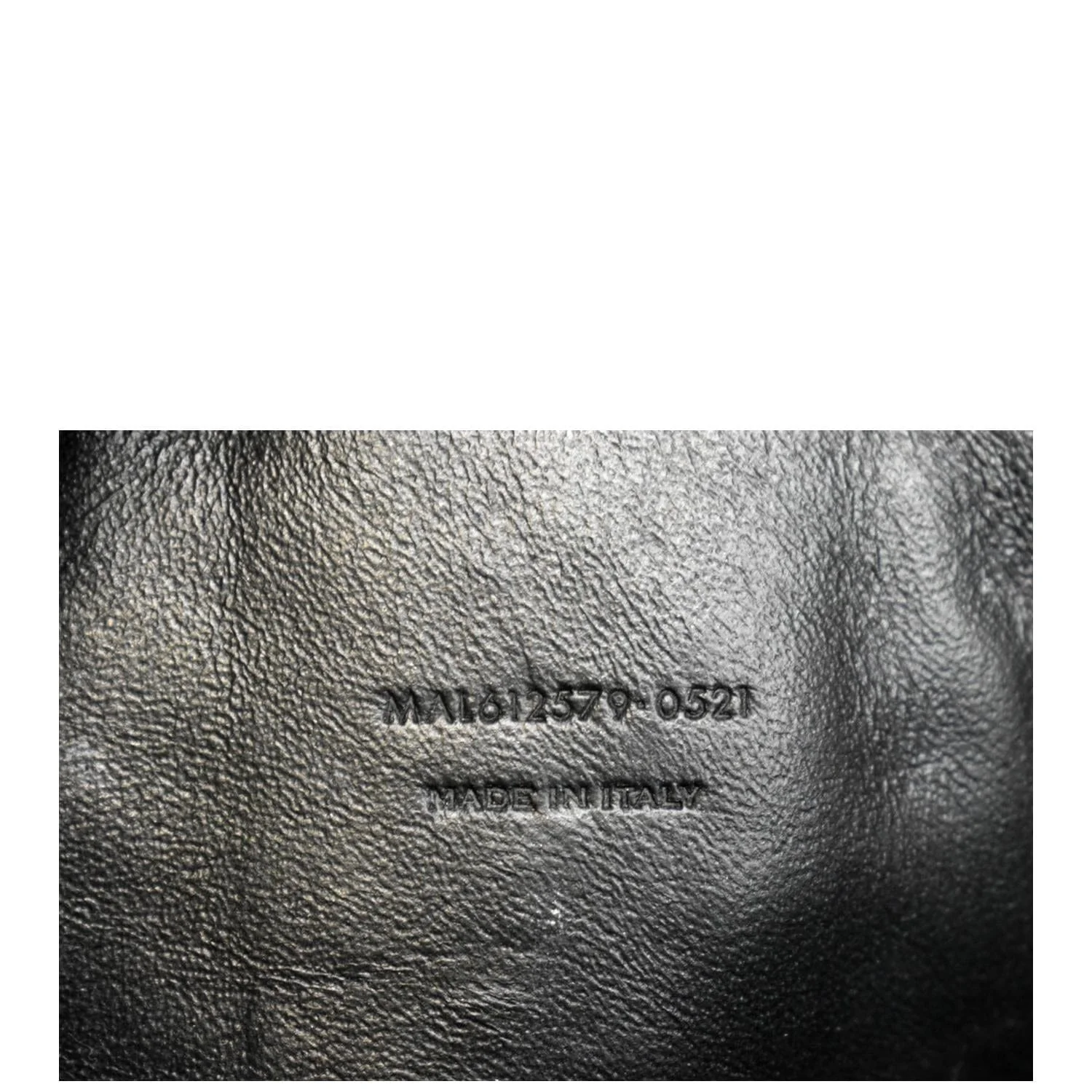 YVES SAINT LAURENT Mini Lou Grain De Poudre Camera Bag Beige - Image 12